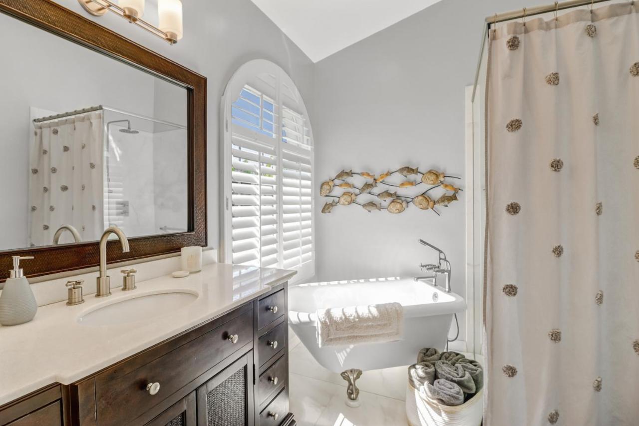Cozy Beach House - 5 Minutes From Vanderbilt Beach North North Naples Екстериор снимка