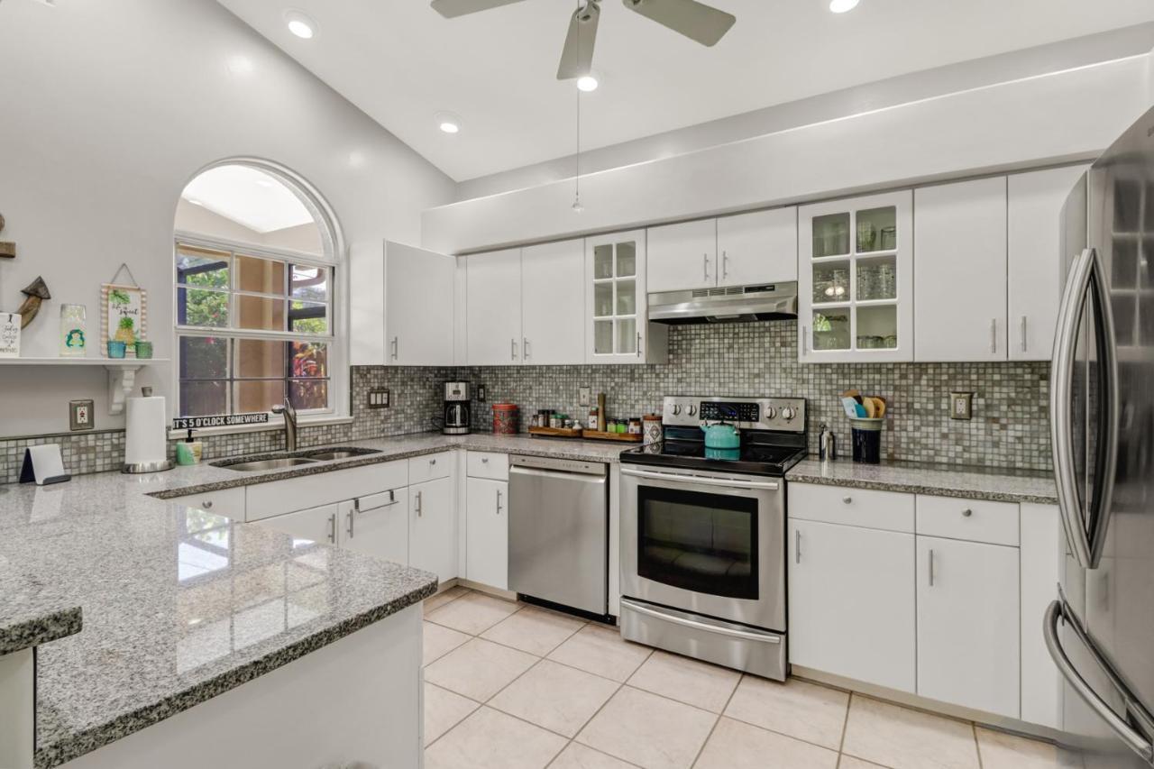 Cozy Beach House - 5 Minutes From Vanderbilt Beach North North Naples Екстериор снимка