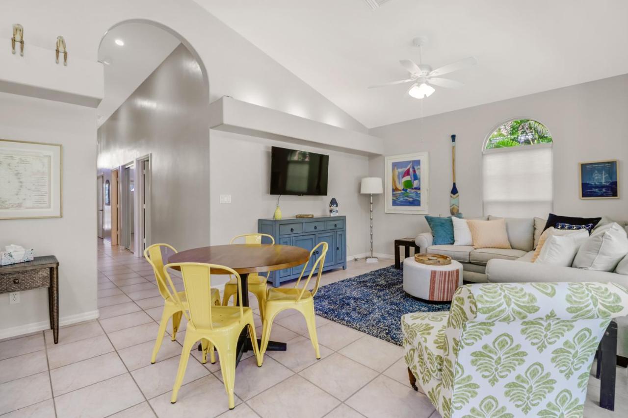 Cozy Beach House - 5 Minutes From Vanderbilt Beach North North Naples Екстериор снимка